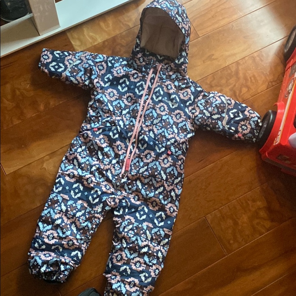 Patagonia 12-18 snow suit